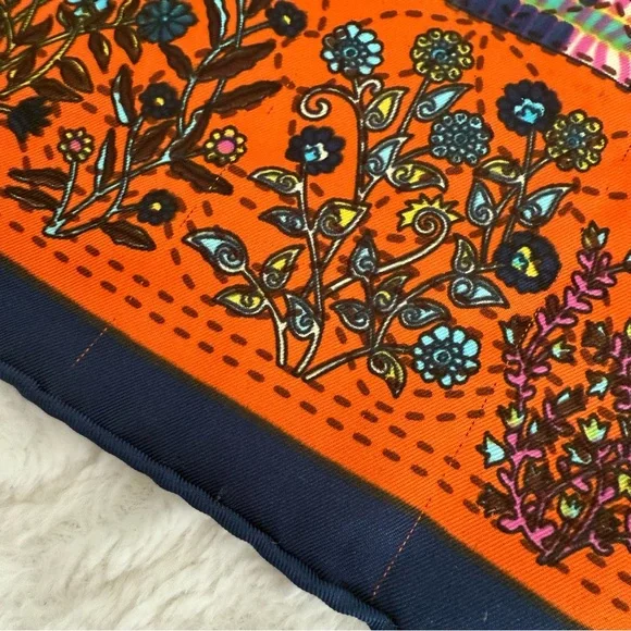 HERMES Pique Fleuri de Provence by Christine Henry Silk Scarf - Picture 10 of 11